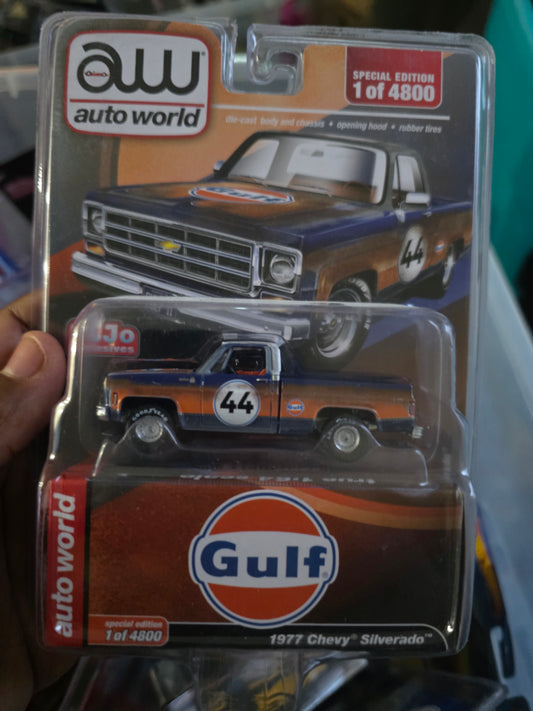 1977 CHEVROLET SILVERADO PICKUP #44 "GULF OIL" 1/64 DIECAST BY AUTO WORLD CP8056