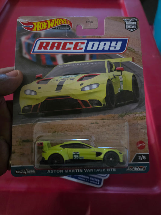 Hot Wheels Premium Car Culture - Race Day - Aston Martin Vantage GTE